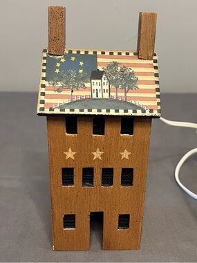 VTG Wooden Americana Patriotic Light Up House W/ Windows 3.75x3.25x8.25”